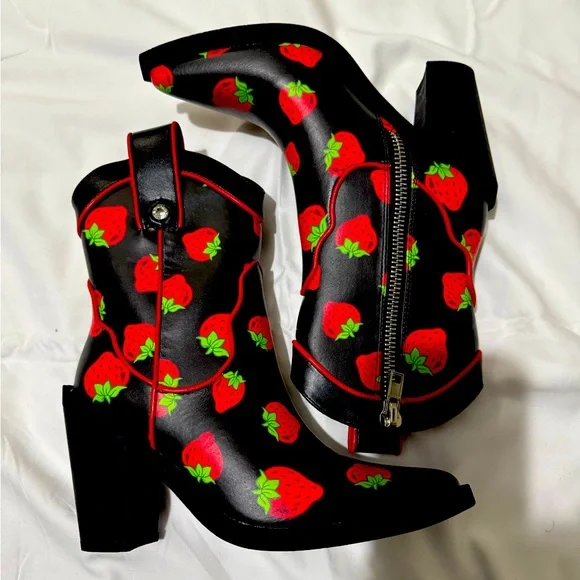 Dolls kill x strawberry shortcake boots - Picture 1 of 5